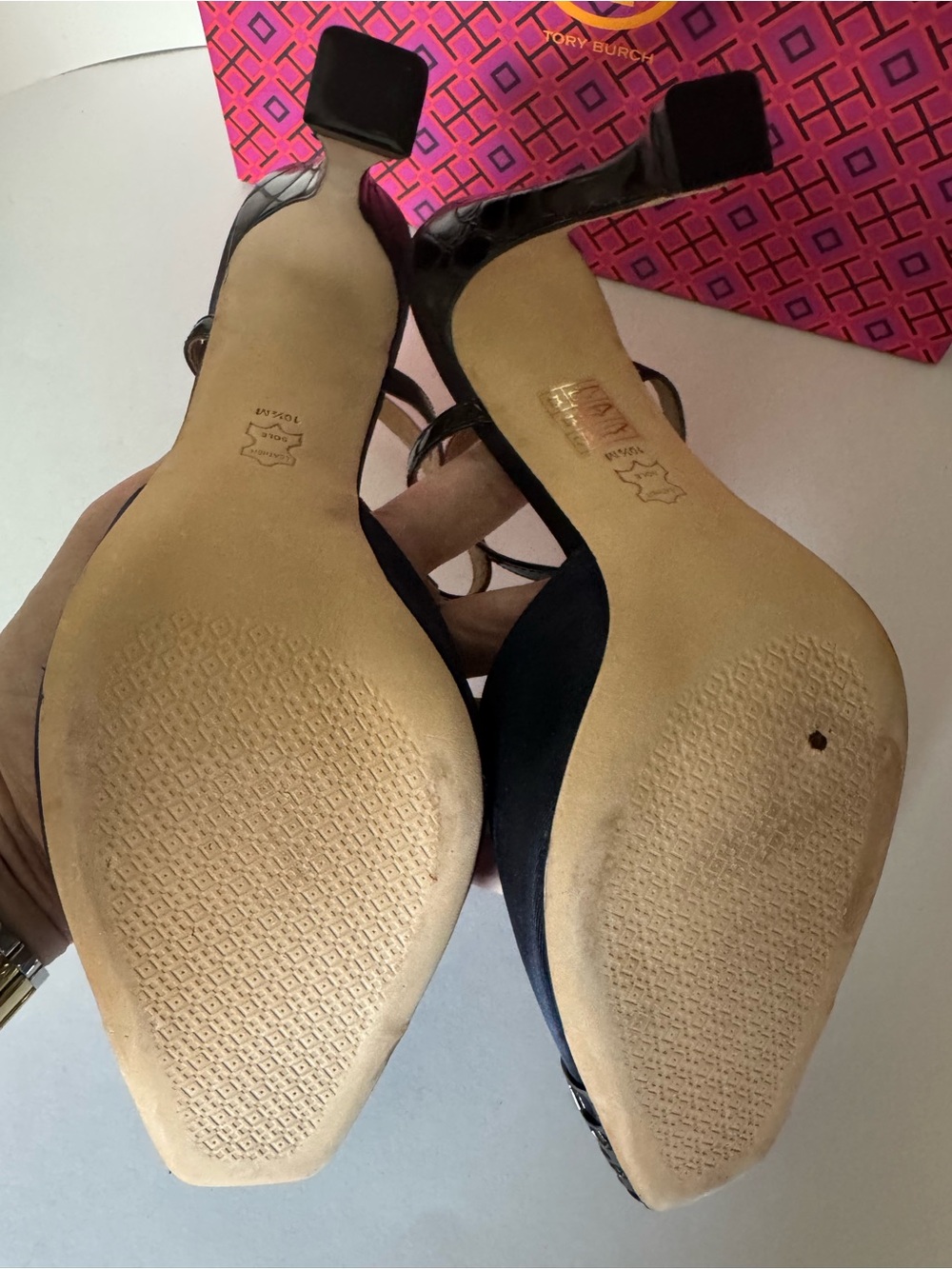 NIB Tory Burch T-Strap Navy Satin Metal Lattice Toe Pumps US 10.5, MSRP$398 - Picture 6 of 7
